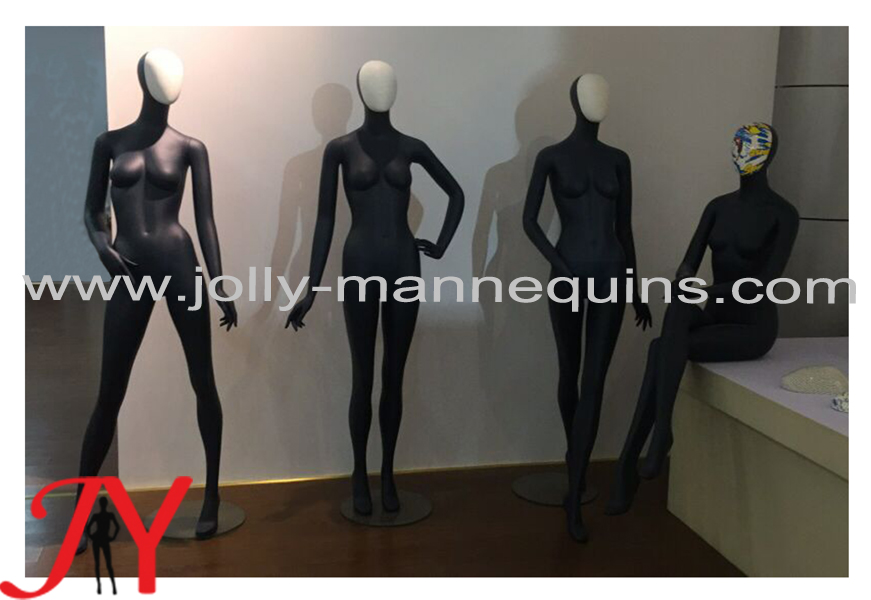 JOLLY MANNEQUINS