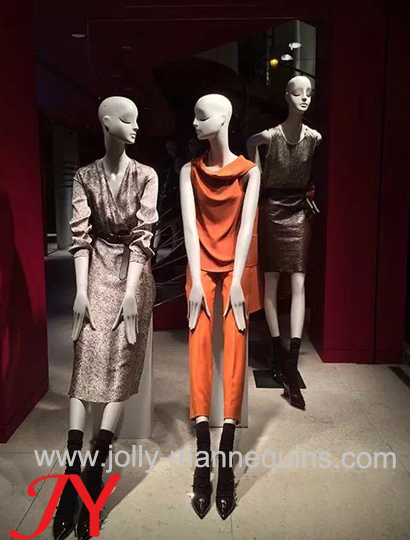 JOLLY MANNEQUINS