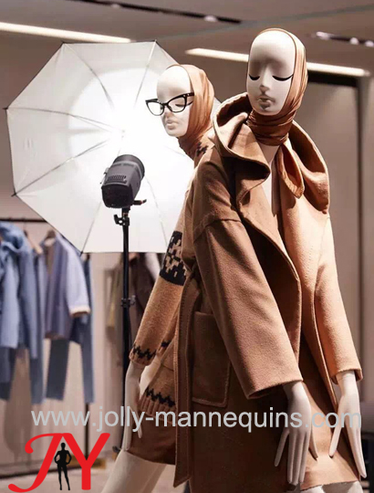 JOLLY MANNEQUINS